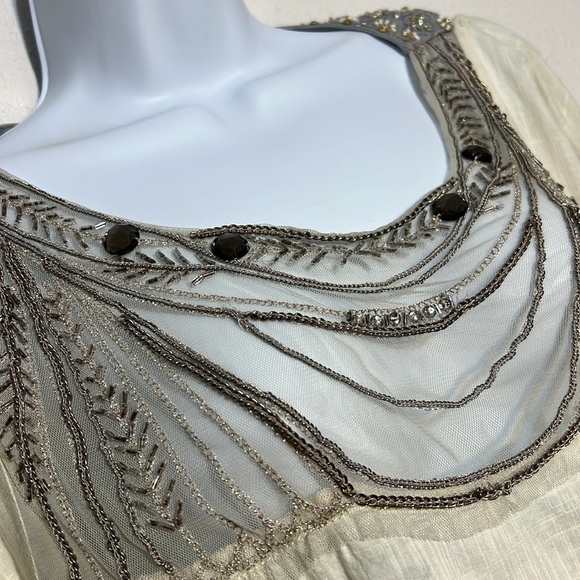 Elegant Cream and Gray Women's Top - Picture 6 of 16